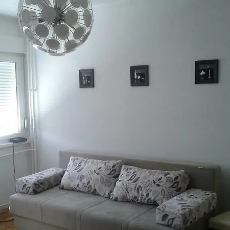 Cozy Quaint & Quiet Bl
